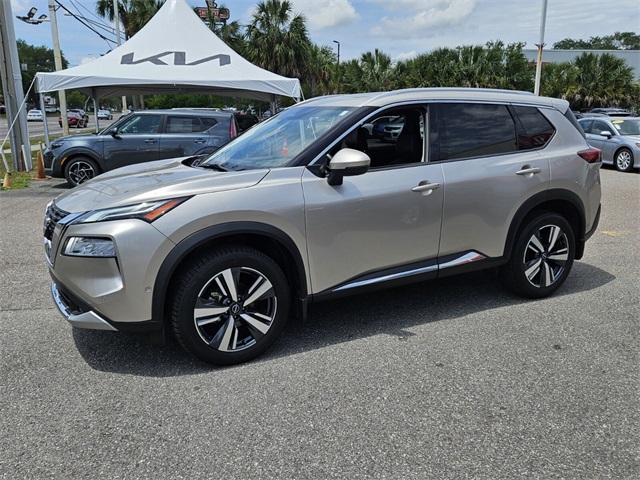 2022 Nissan Rogue Platinum photo 2