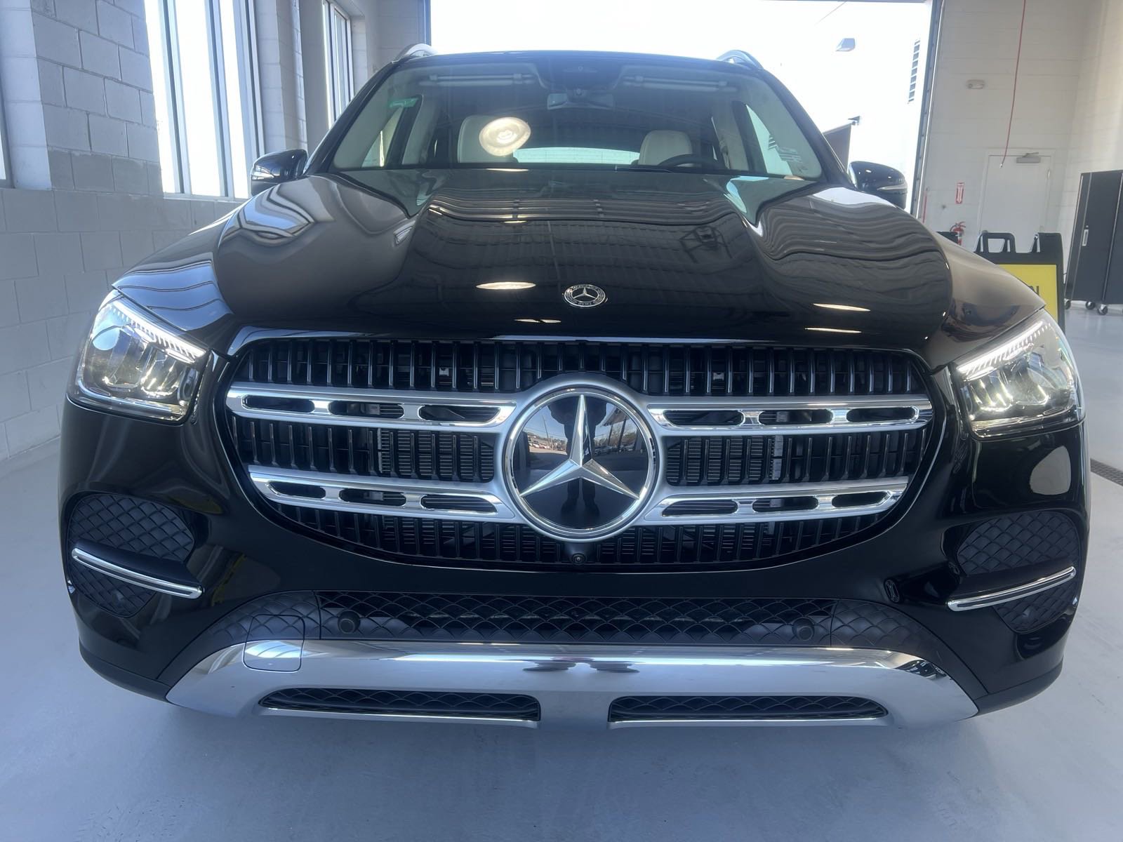2025 Mercedes Benz GLE 450e photo 3