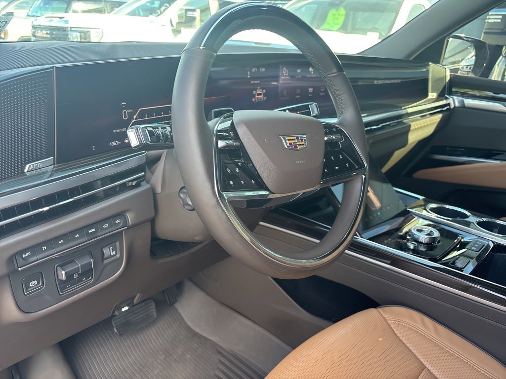 2025 Cadillac Escalade Premium Luxury photo 16