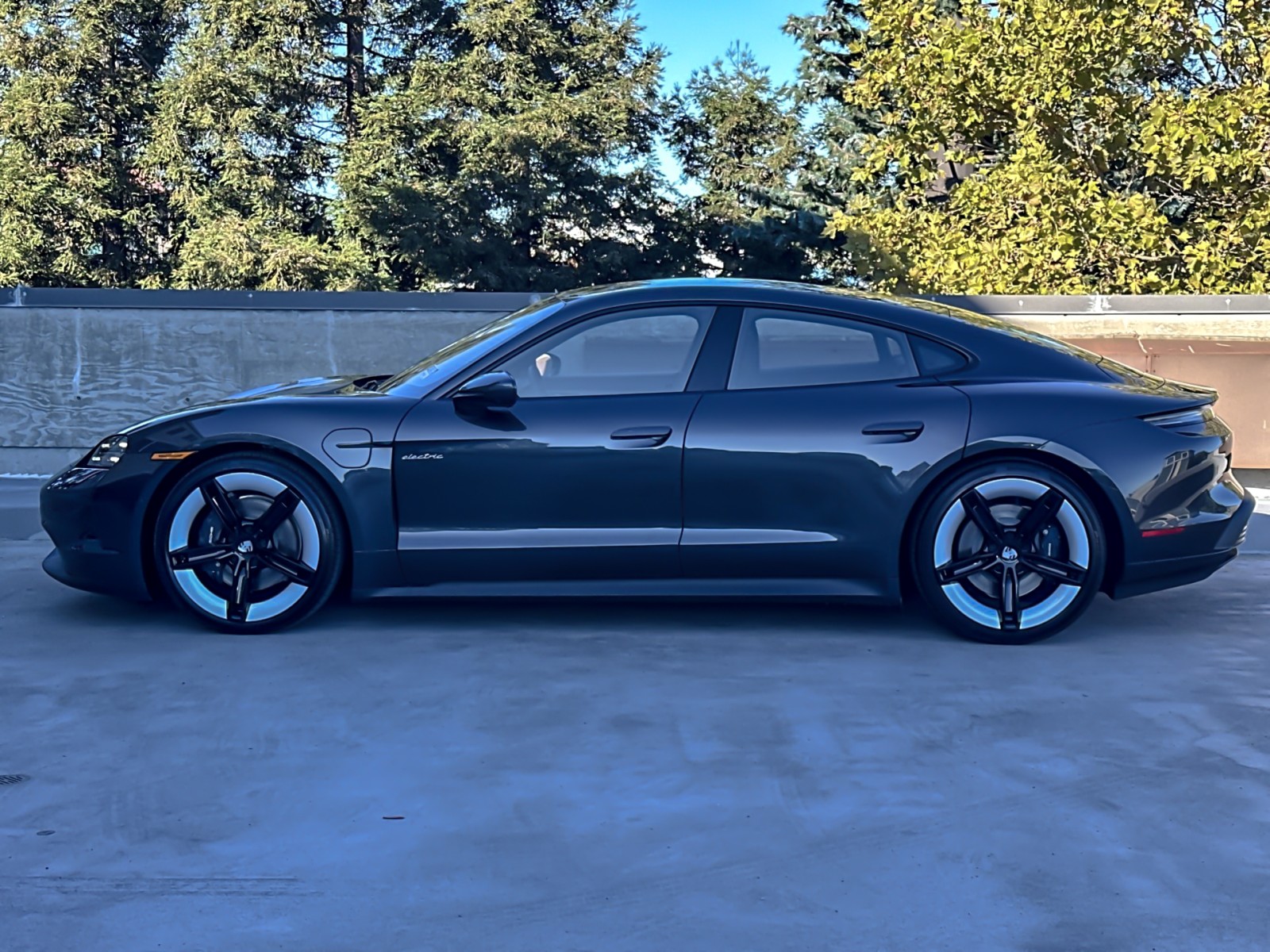 2026 Porsche Taycan 4 photo 3