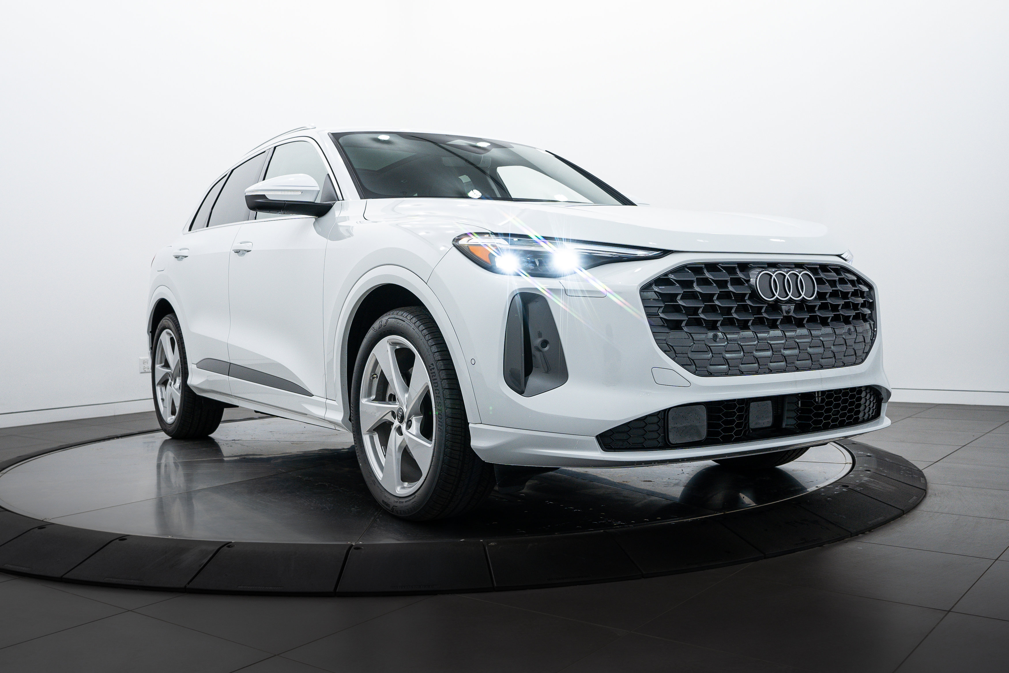 New 2025 Glacier White Audi Prestige image 1