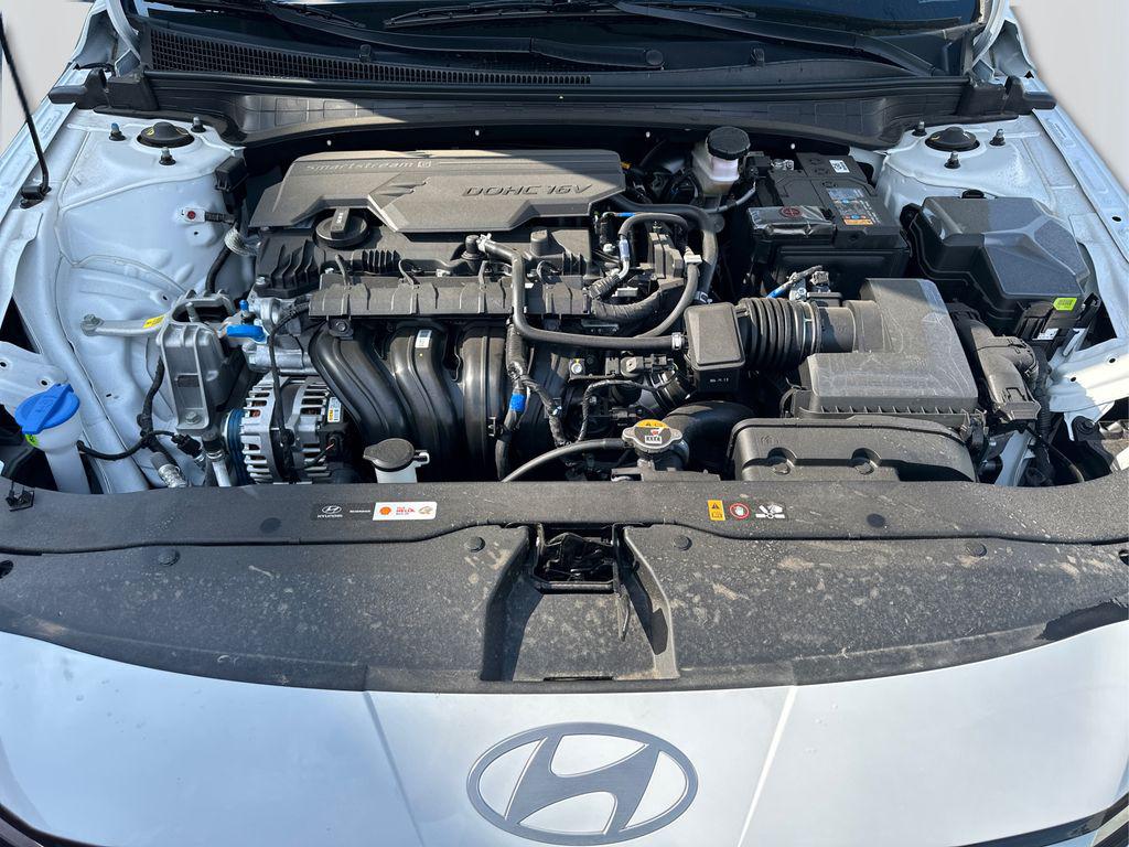 2025 Hyundai Elantra SEL Convenience photo 11