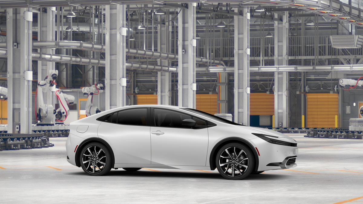 2026 Toyota Prius Plug-in Hybrid XSE photo 13