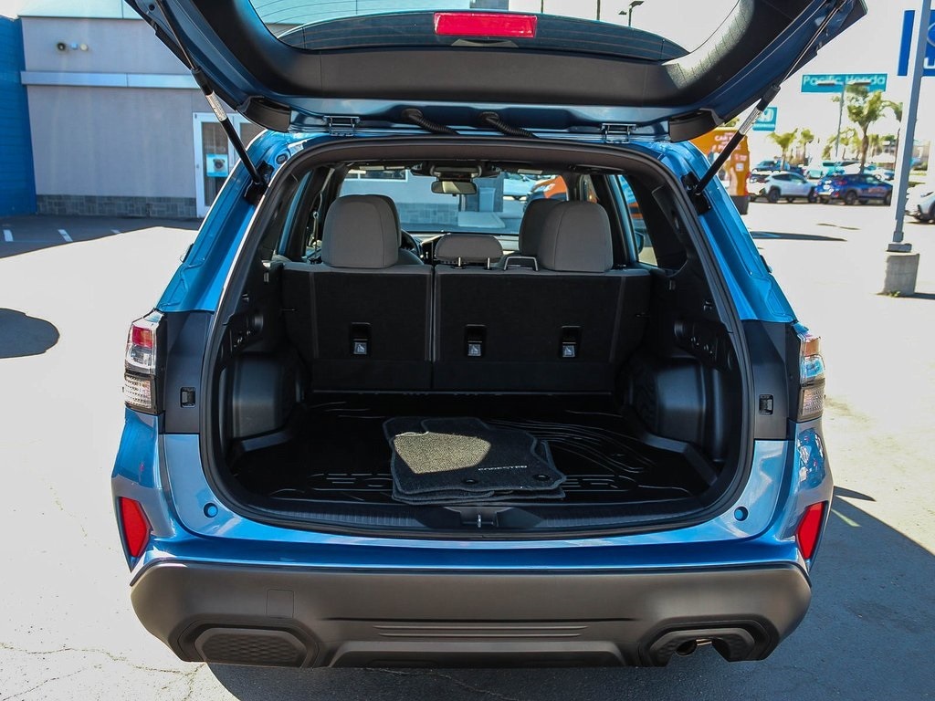 2025 Subaru Forester Base photo 21