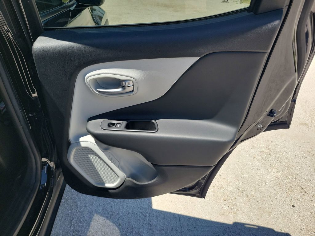 2022 Jeep Renegade Latitude photo 39
