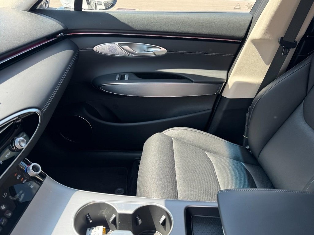 2026 Genesis GV70 2.5T Select photo 9