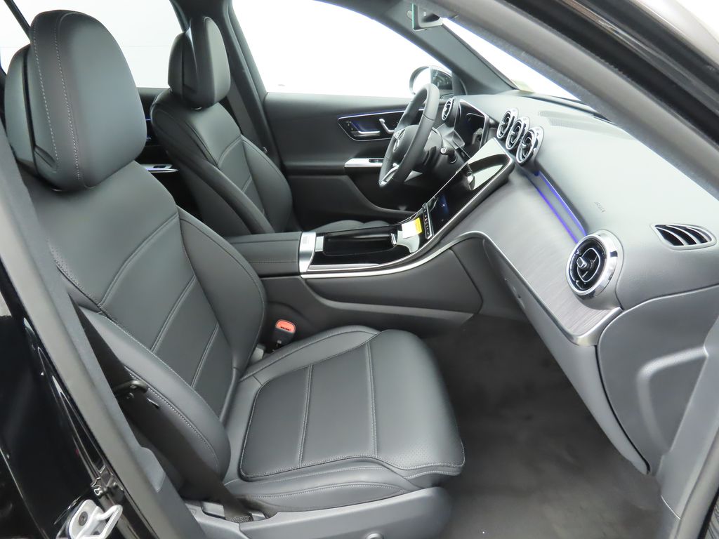 2025 Mercedes Benz GLC 300 photo 18