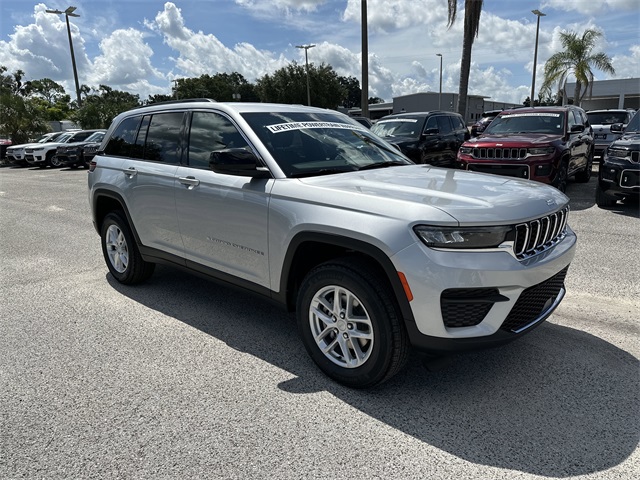 2025 Jeep Grand Cherokee Laredo X photo 2