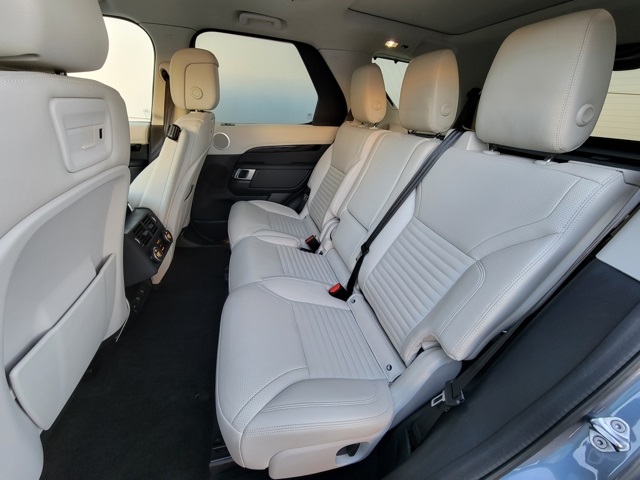 2023 Land Rover Discovery S photo 4