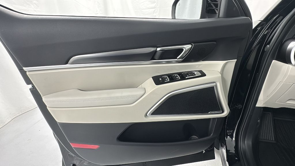 2025 Kia Telluride S photo 19