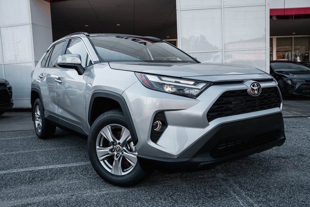 2025 Toyota RAV4 XLE's photo