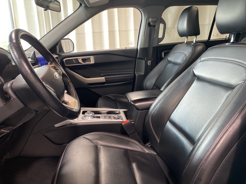 2022 Ford Explorer XLT photo 9