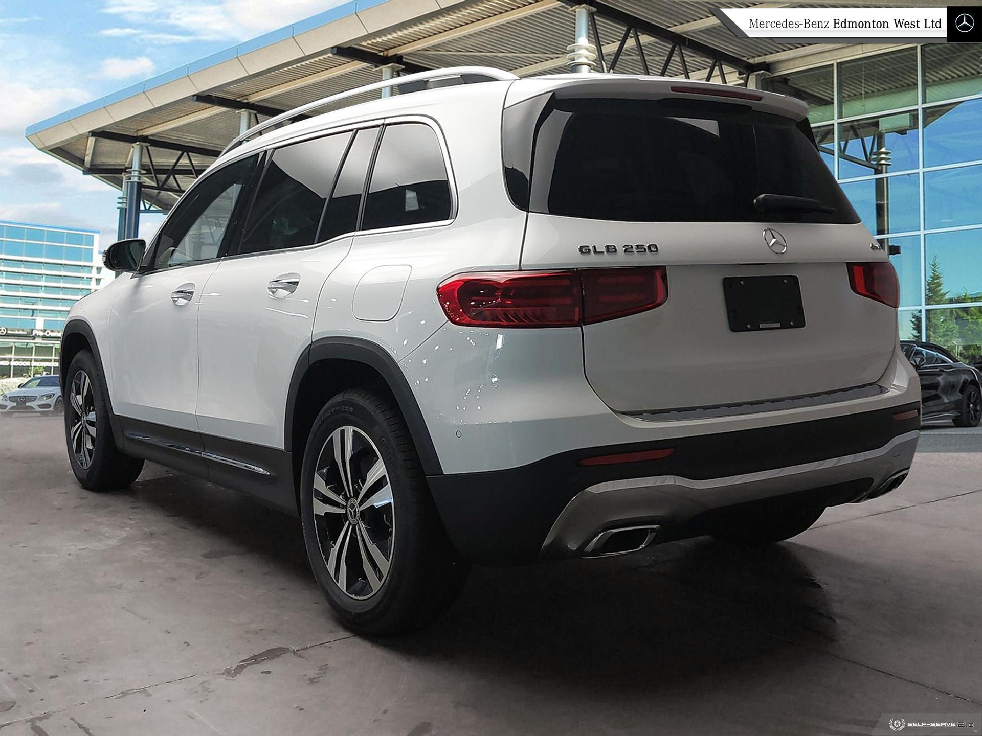 2026 Mercedes Benz GLB 250 4MATIC photo 4