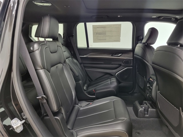 2025 Jeep Grand Cherokee Limited photo 15