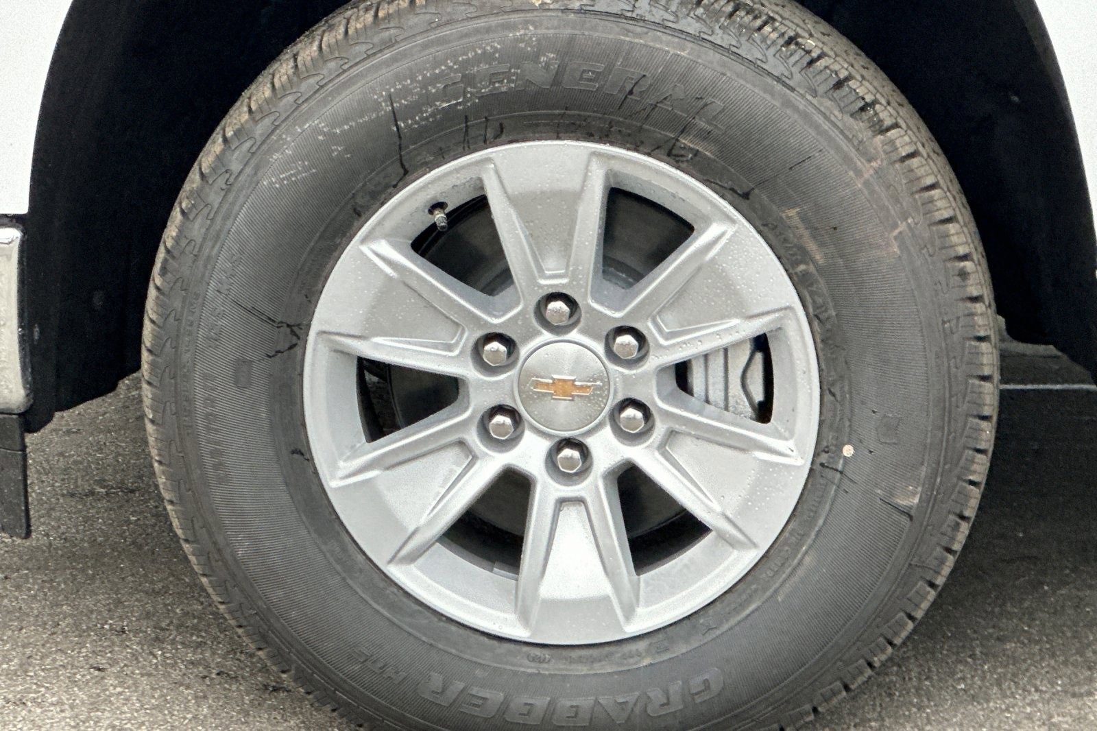 2025 Chevrolet Silverado LT photo 32
