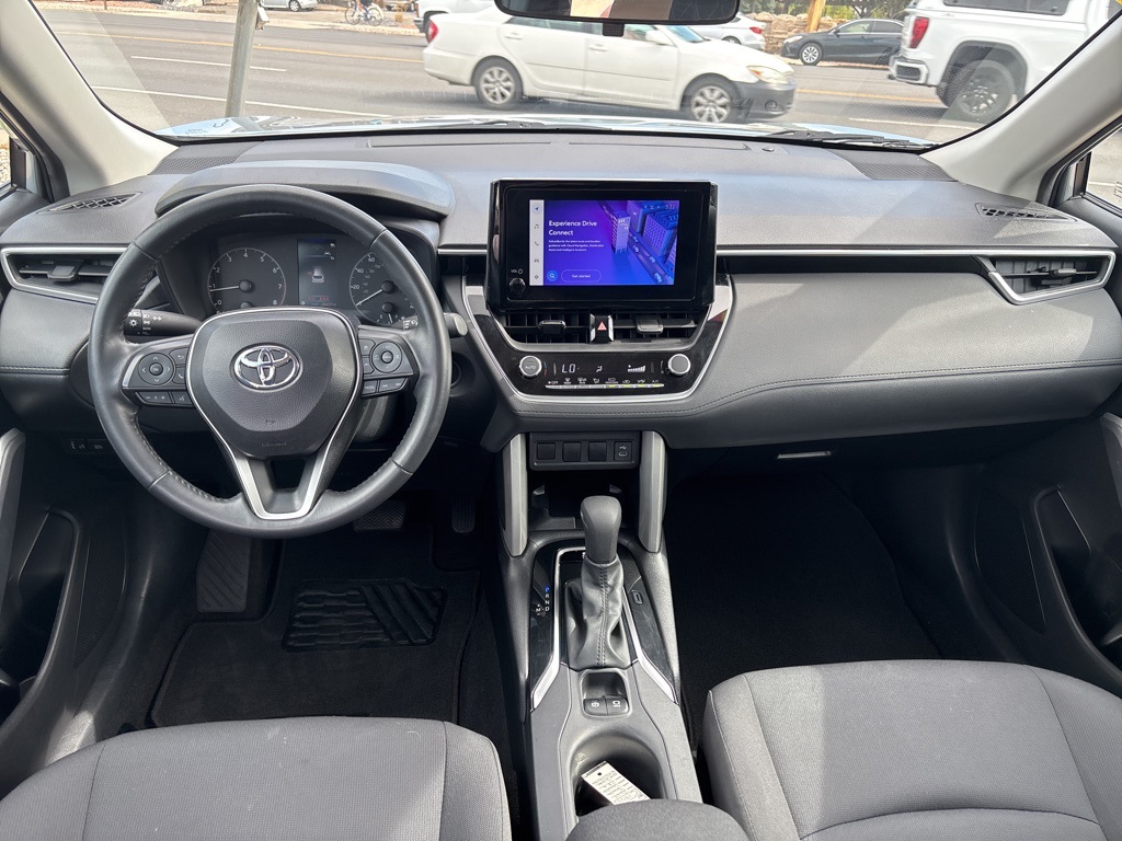 2024 Toyota Corolla Cross LE photo 9