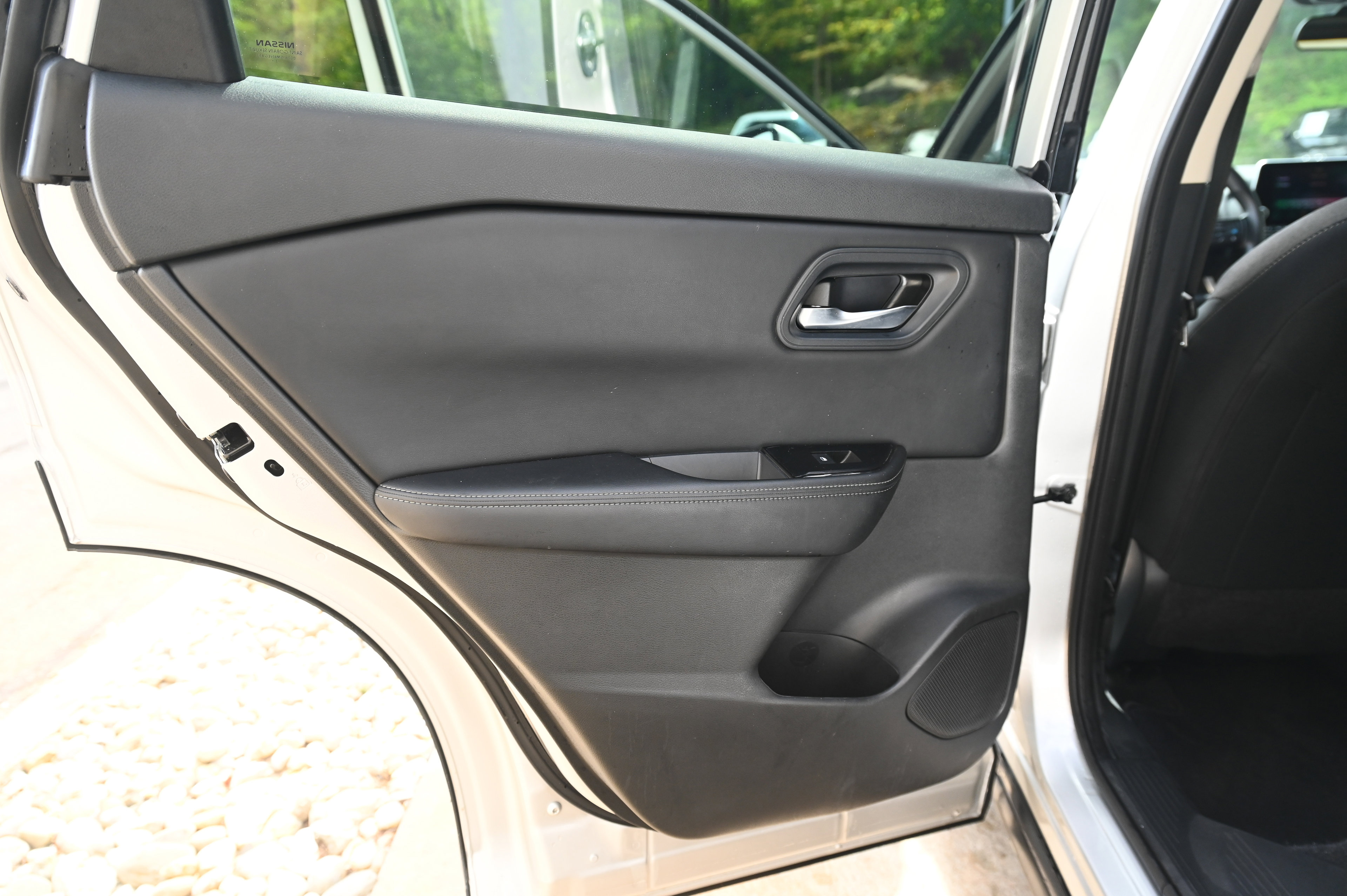 2024 Nissan Rogue SV photo 4