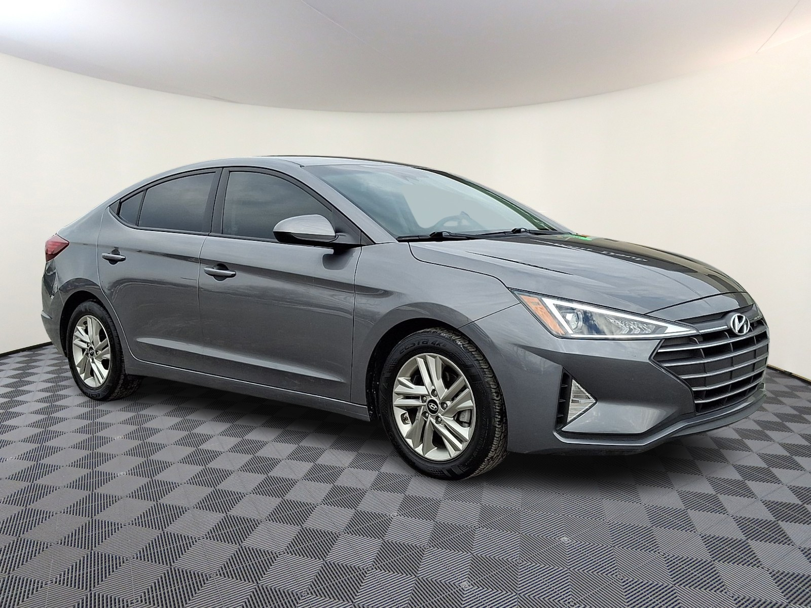 2020 Hyundai Elantra SEL's photo
