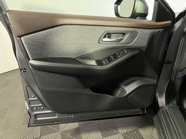 2023 Nissan Rogue SV photo 22