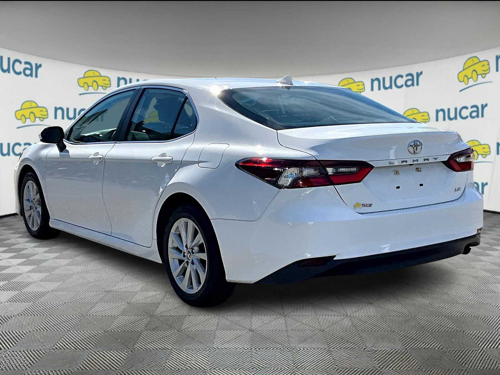 2022 Toyota Camry LE photo 4