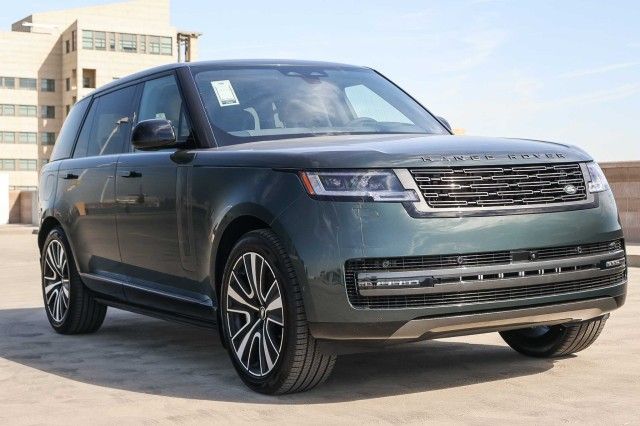 2025 Land Rover Range Rover SE photo 3