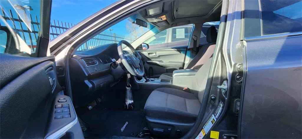 2017 Toyota Camry XLE XSE photo 2