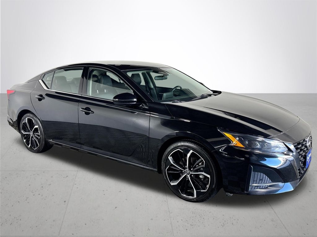 2023 Nissan Altima 2.5 SR photo 4