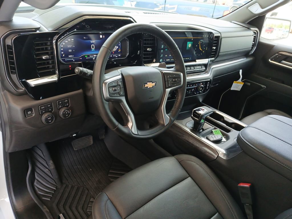 2025 Chevrolet Silverado 1500 LTZ photo 10