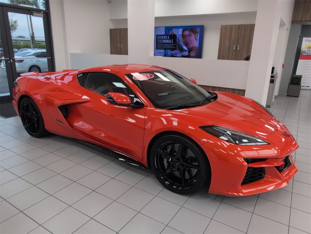 2025 Chevrolet Corvette E-Ray 3LZ photo 2