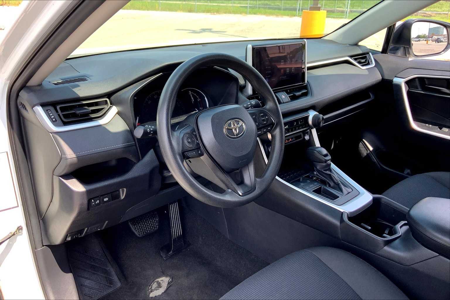 2024 Toyota RAV4 LE photo 14