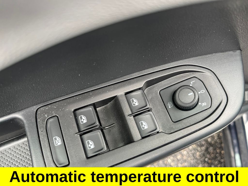 2024 Volkswagen Taos SE photo 10