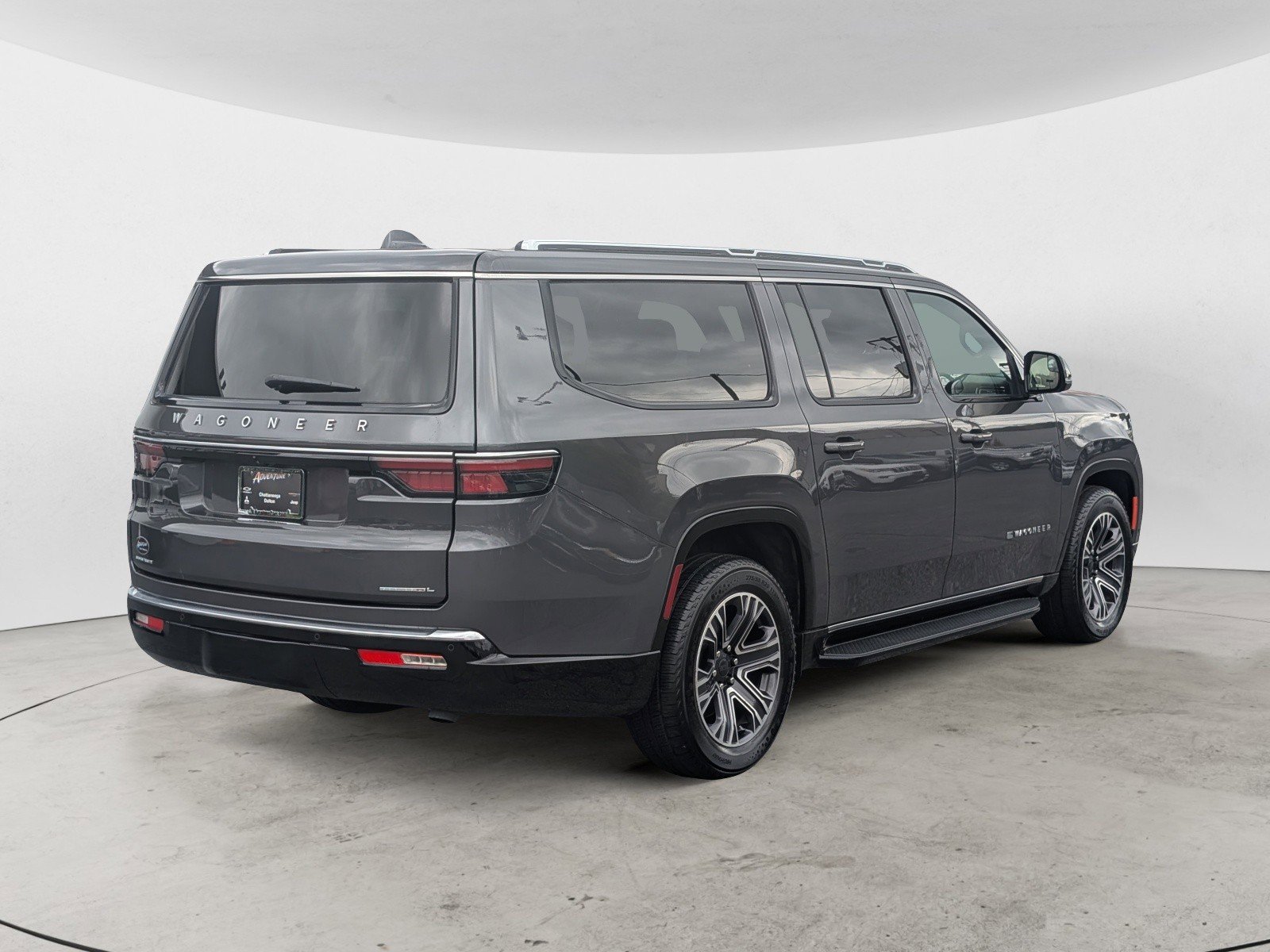 2023 Jeep Wagoneer L Series II photo 3