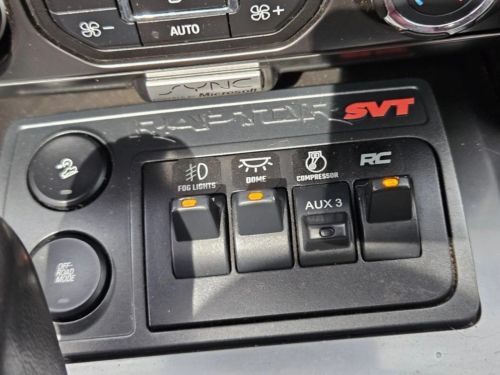 2014 Ford F-150 SVT Raptor photo 14