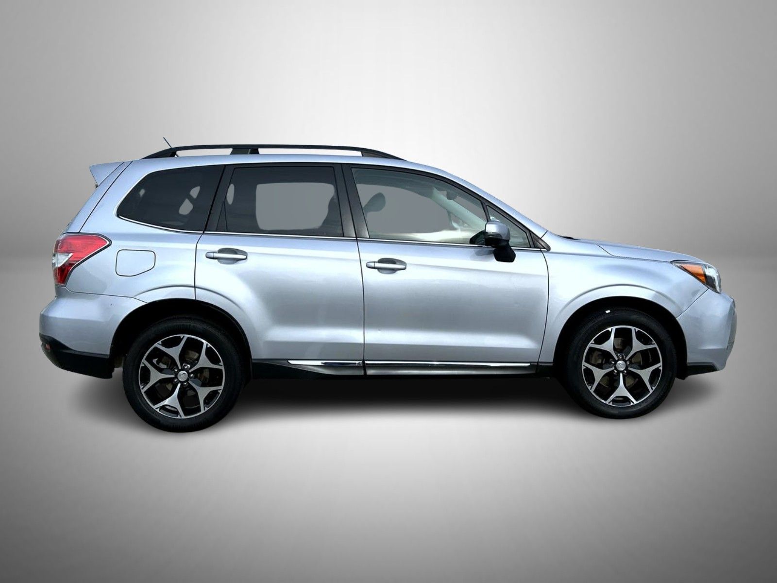2015 Subaru Forester 2.0XT Touring photo 2