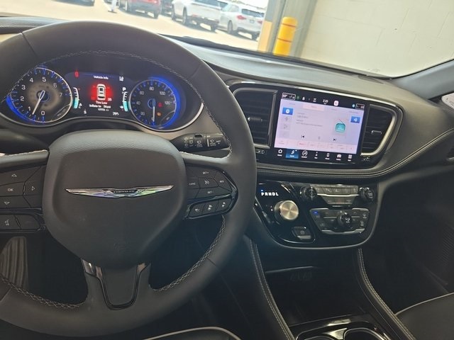2024 Chrysler Pacifica Limited photo 6