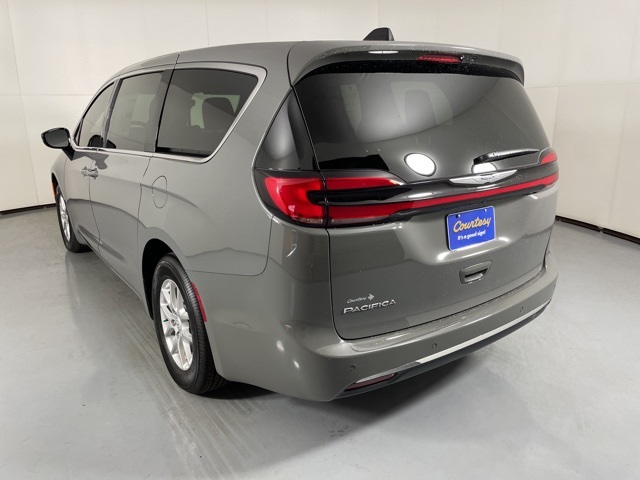 2025 Chrysler Pacifica photo 6