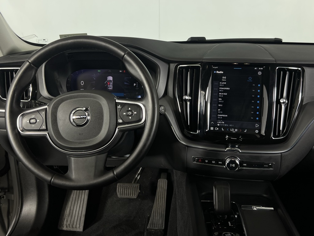 2024 Volvo XC60 B5 Core photo 10