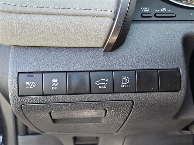 2023 Toyota Camry Hybrid LE photo 26