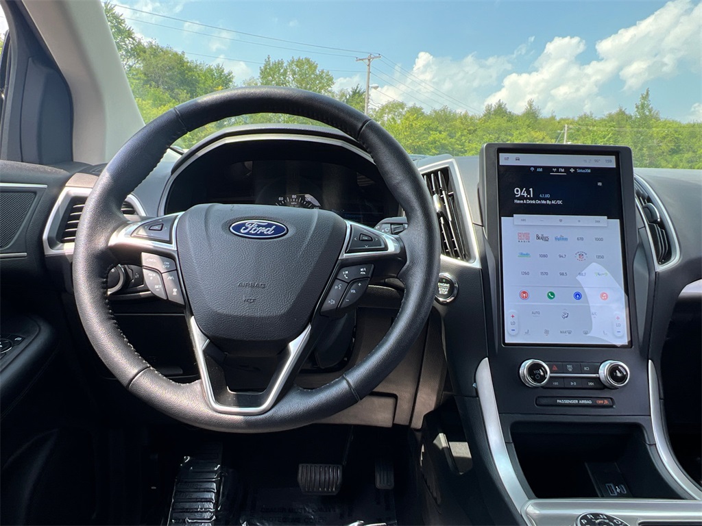 2024 Ford Edge SEL photo 2