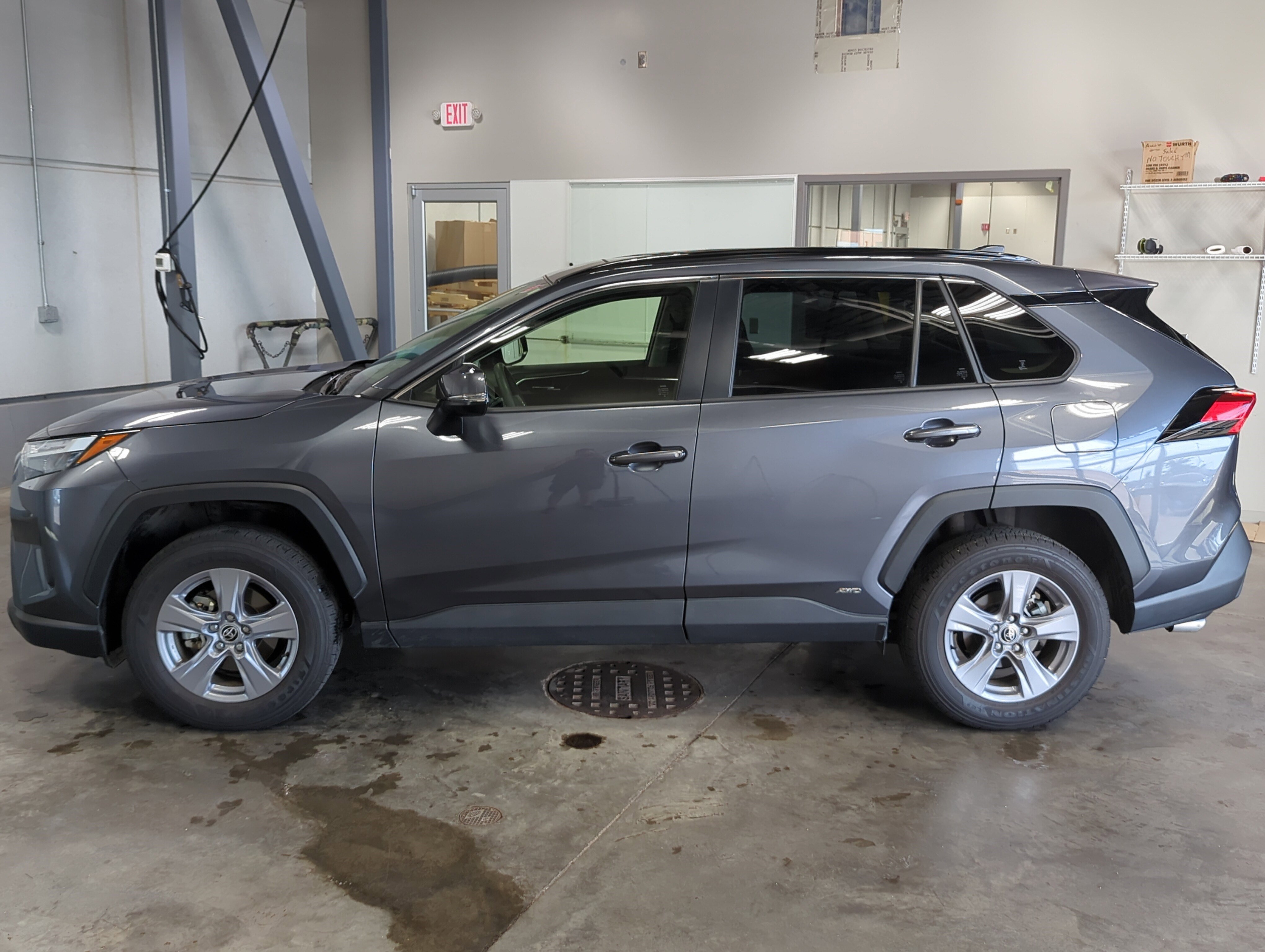 2025 Toyota RAV4 Hybrid XLE photo 22