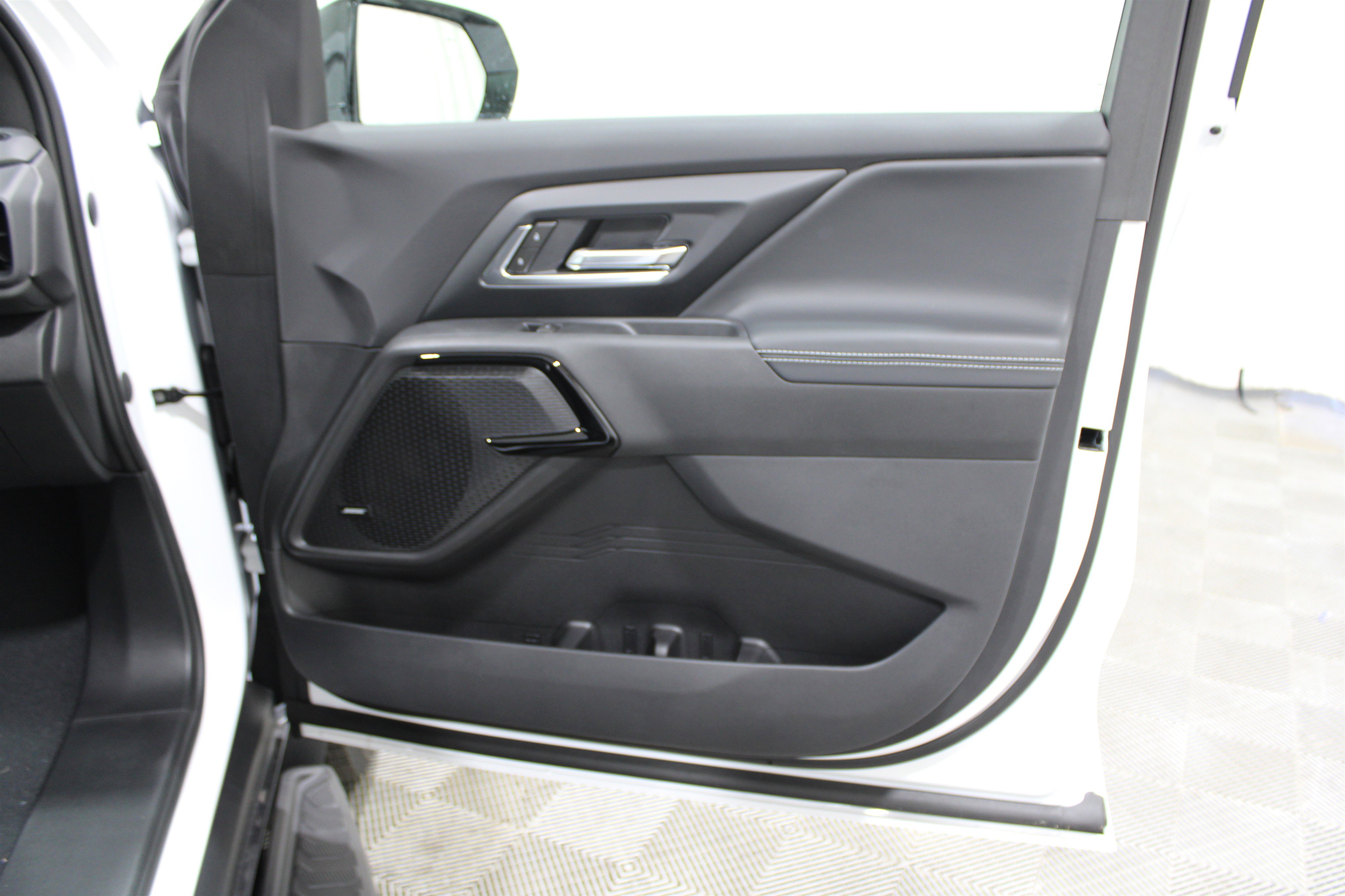2025 Chevrolet Silverado EV LT photo 16