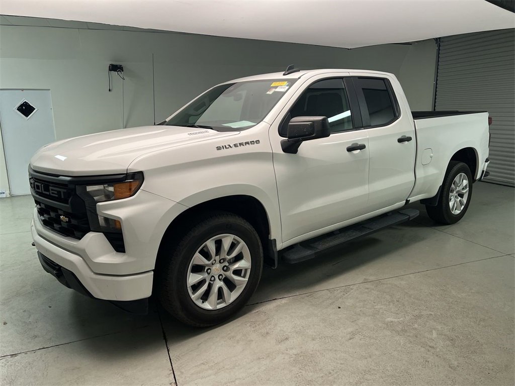 2025 Chevrolet Silverado 1500 Custom photo 4