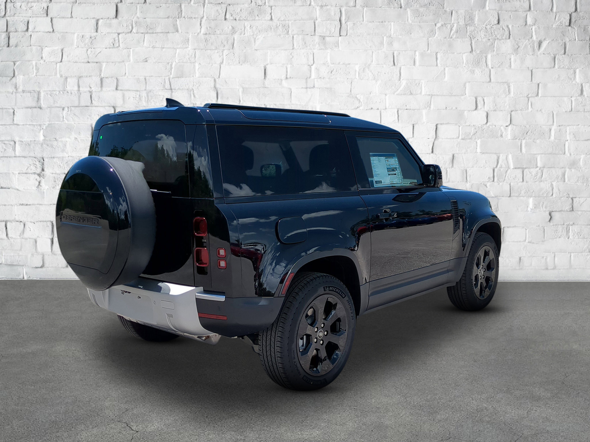2025 Land Rover Defender 90 S photo 3