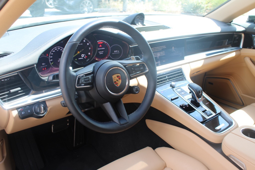 2023 Porsche Panamera E-Hybrid 4 photo 4