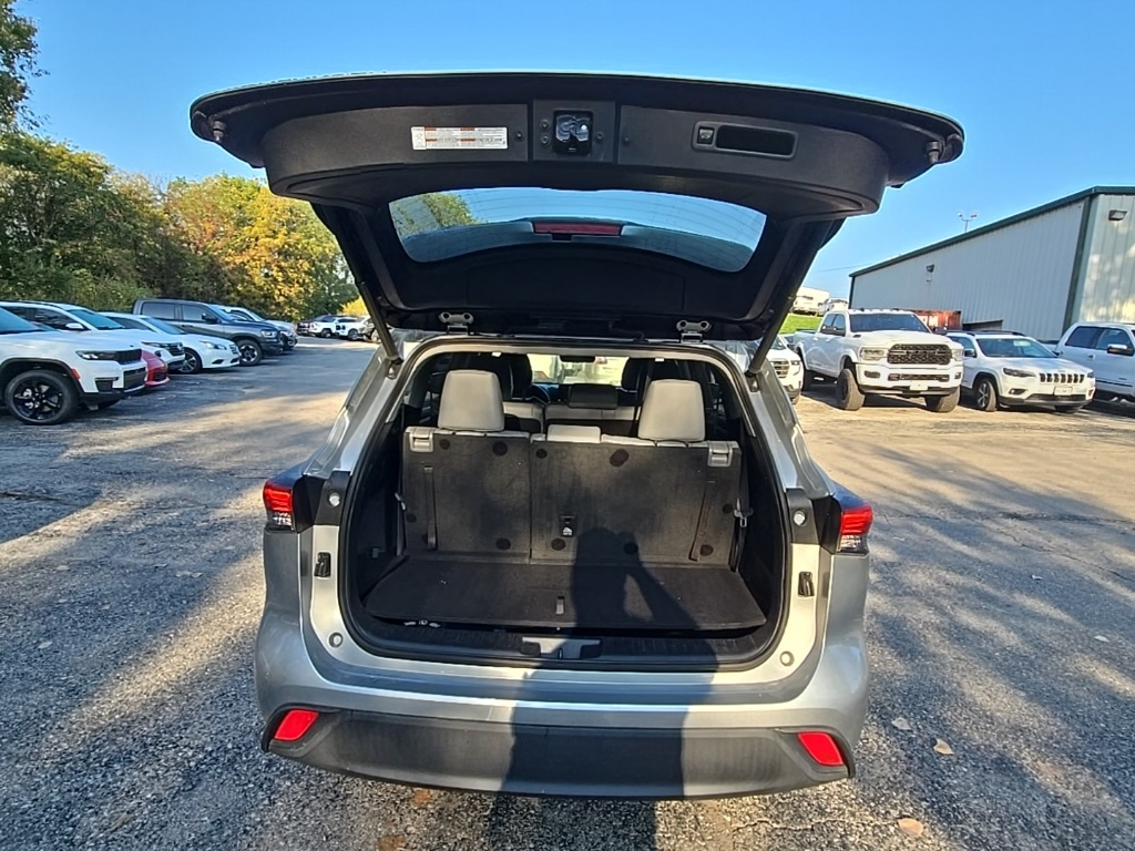 2021 Toyota Highlander XLE photo 17