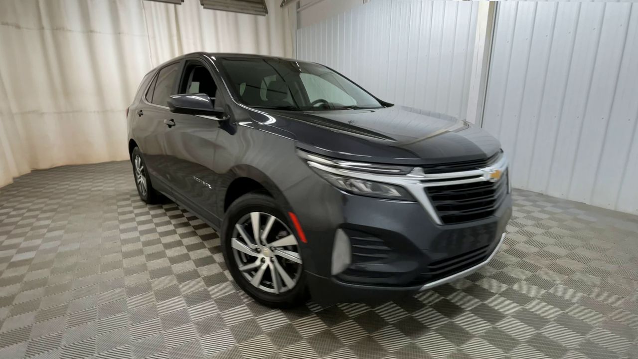 2022 Chevrolet Equinox LT photo 2
