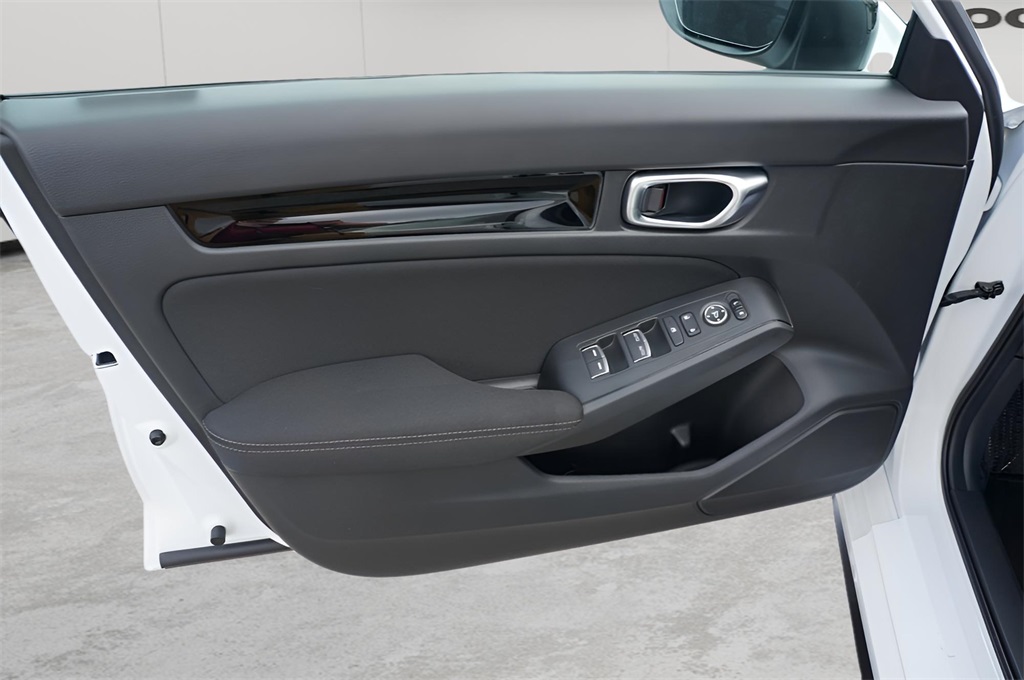 2026 Honda Civic Hatchback Hybrid Sport photo 10