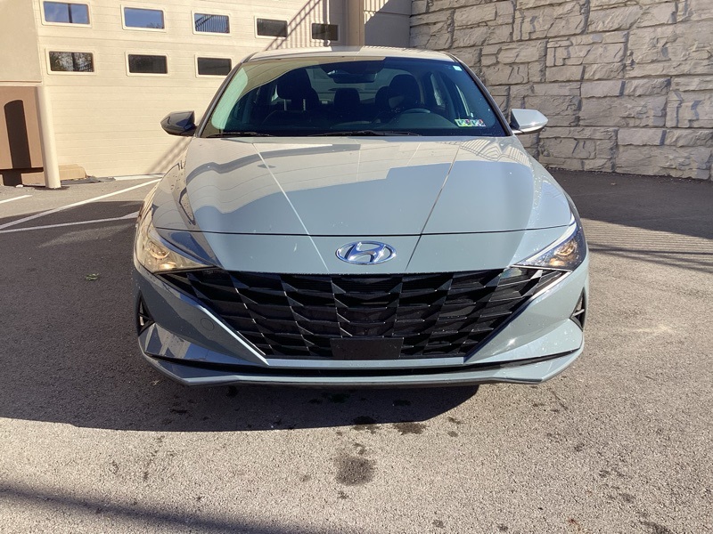 2023 Hyundai Elantra SEL photo 2