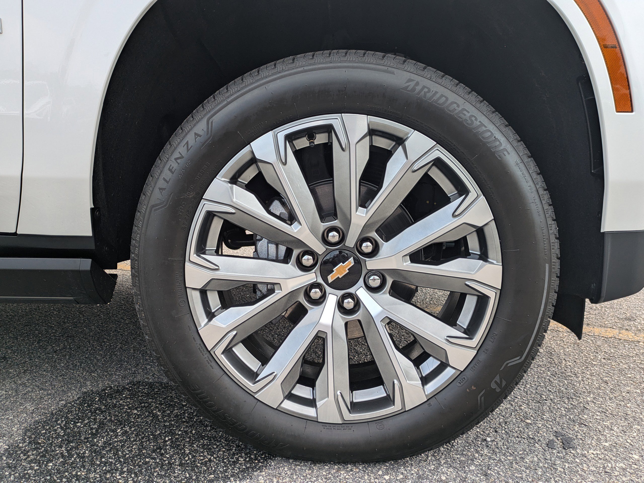 2025 Chevrolet Suburban High Country photo 10