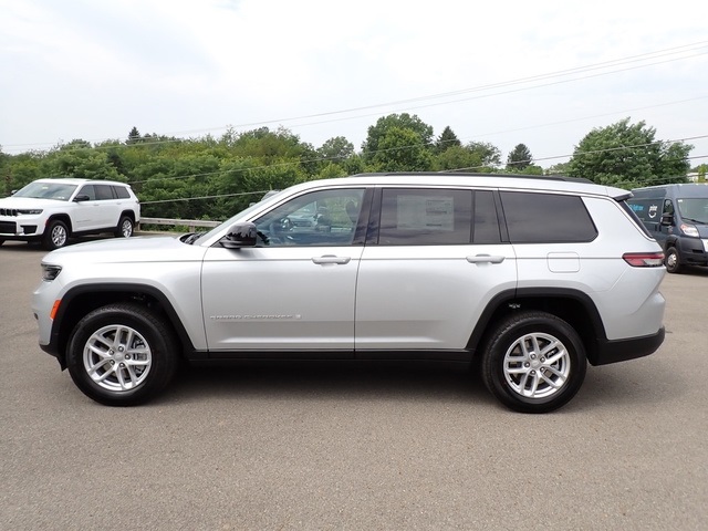 2025 Jeep Grand Cherokee Laredo X photo 2